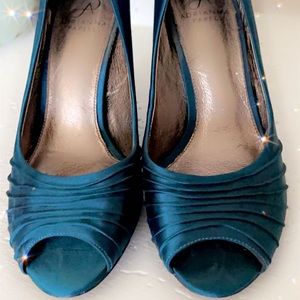 ADRIANNA PAPELL Emerald green women  Satin Stiletto Court Heels